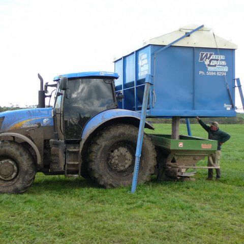 Filling a spreader with fertilisers.